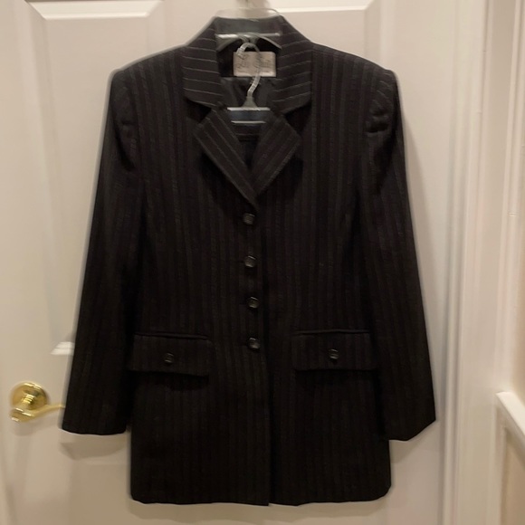 Suit - Picture 1 of 5